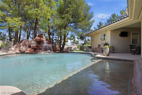 Tiny photo for 2212 Chatsworth Court, Henderson, NV 89074 (MLS # 2769903)