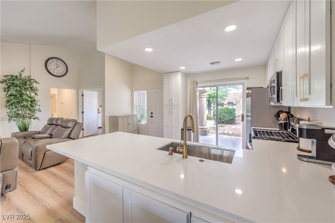 8513 Glenmount Drive, Las Vegas, Nevada image 14