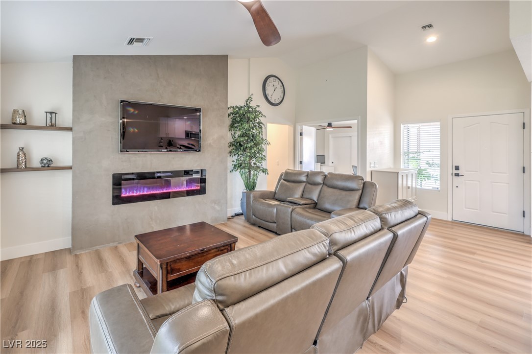 8513 Glenmount Drive, Las Vegas, Nevada image 9