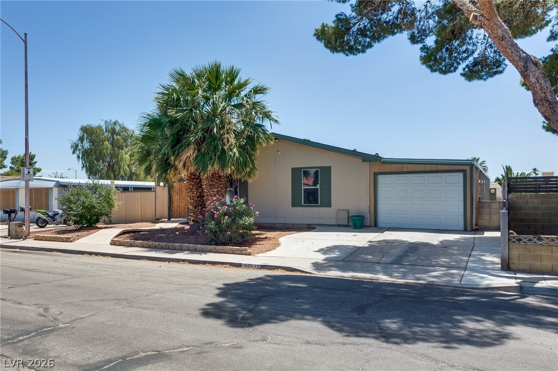 5423 N Sir Richard Drive