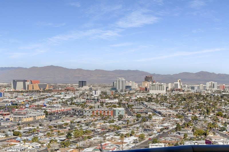 322 Karen Avenue 2207