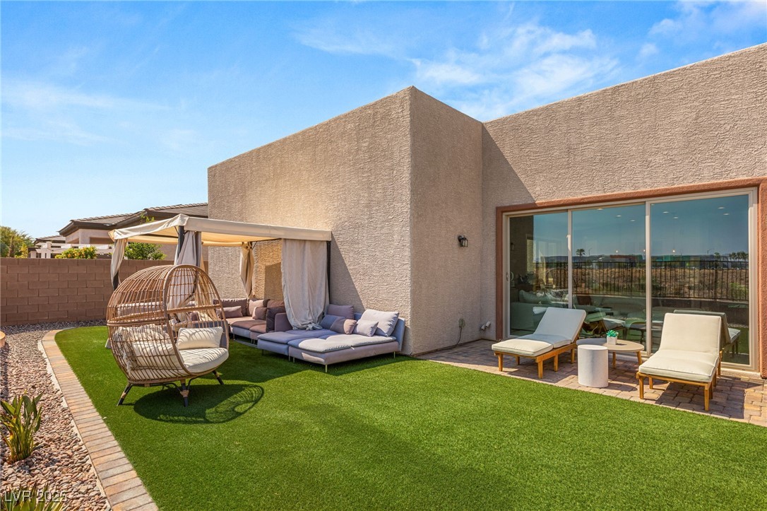 Las Vegas, Nevada 89148, United States, 2 Bedrooms Bedrooms, ,3 BathroomsBathrooms,Residential,Pending,14325