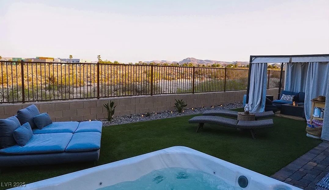 Las Vegas, Nevada 89148, United States, 2 Bedrooms Bedrooms, ,3 BathroomsBathrooms,Residential,Pending,14325