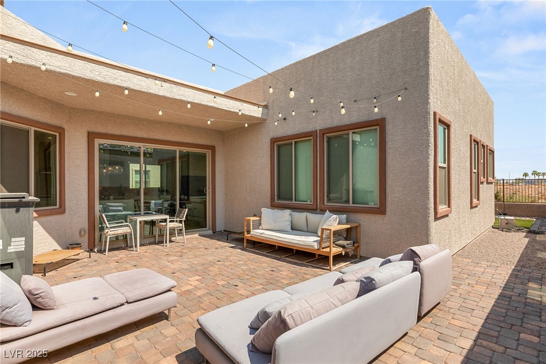 Las Vegas, Nevada 89148, United States, 2 Bedrooms Bedrooms, ,3 BathroomsBathrooms,Residential,Pending,14325