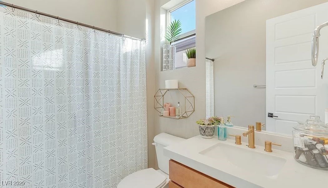 Las Vegas, Nevada 89148, United States, 2 Bedrooms Bedrooms, ,3 BathroomsBathrooms,Residential,Pending,14325