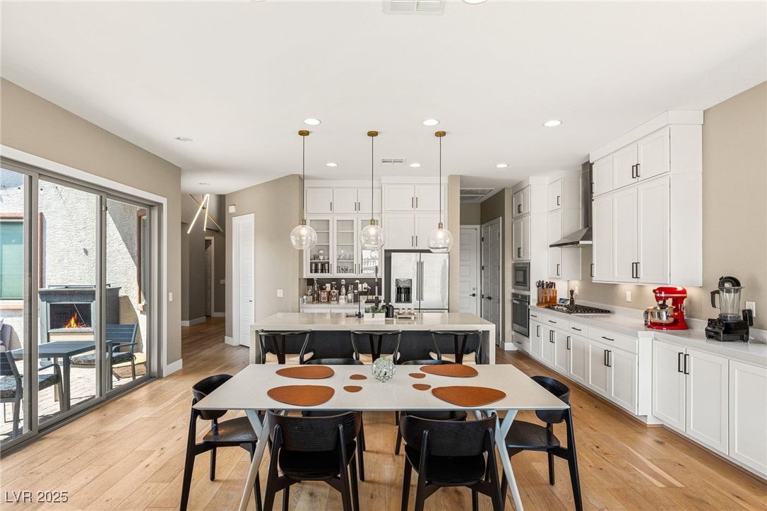 Las Vegas, Nevada 89148, United States, 2 Bedrooms Bedrooms, ,3 BathroomsBathrooms,Residential,Pending,14325