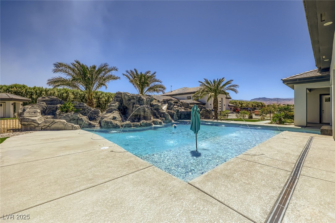 6731 Via Provenza Avenue