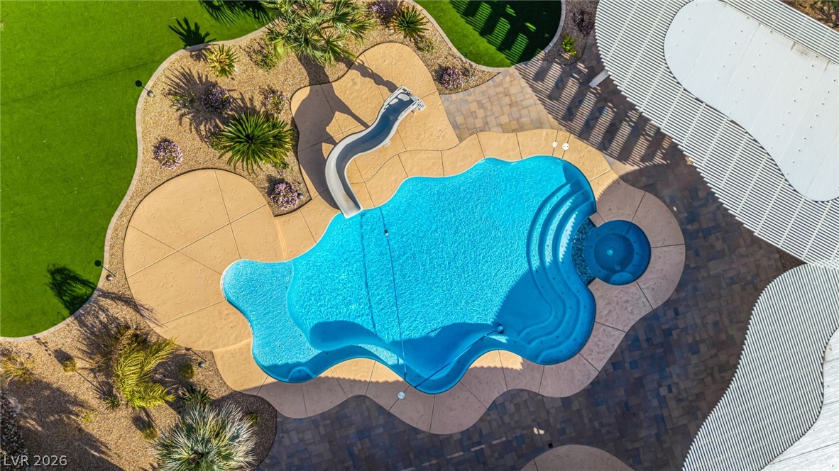 7840 Thunder Echo Street