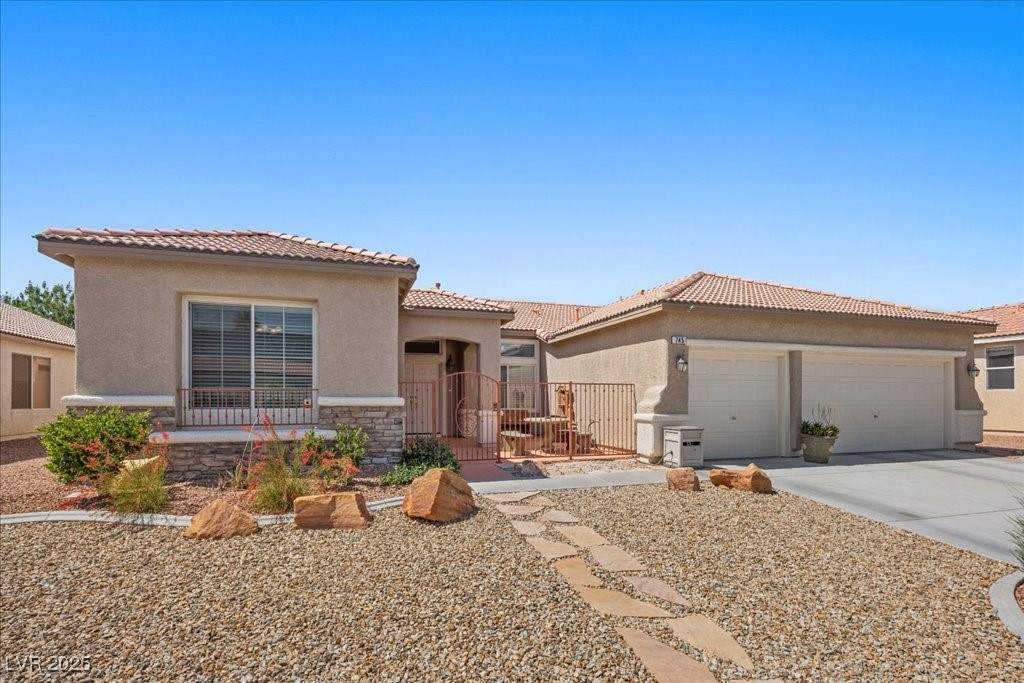 745 Diamond Bend Avenue