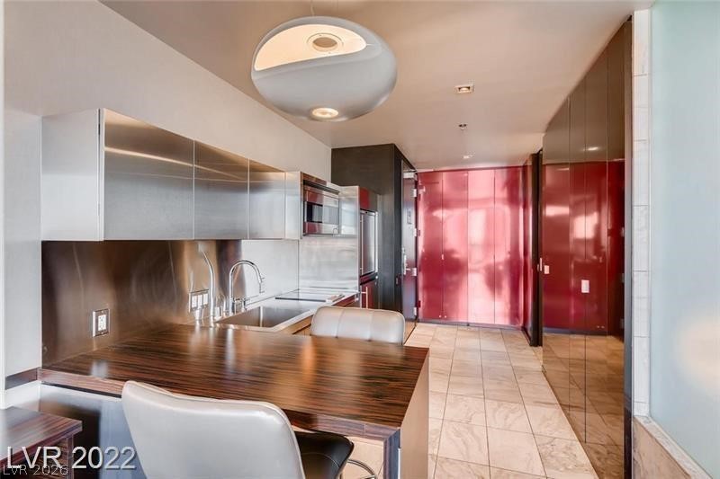 4381 W Flamingo Road 53310