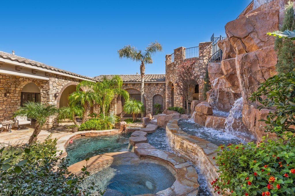 832 Temple Rock Court