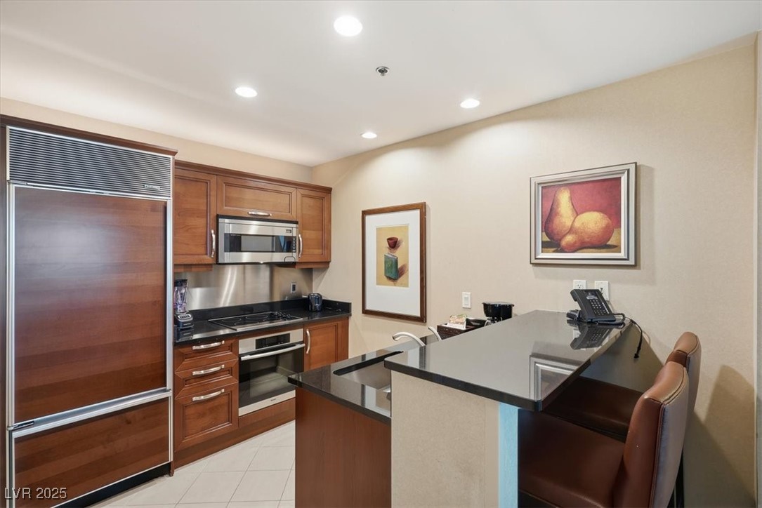 125 E Harmon Avenue 820