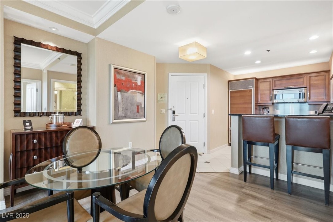 125 E Harmon Avenue 820