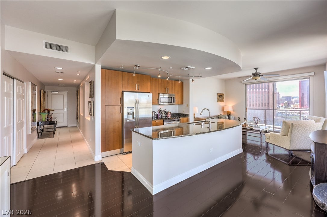 200 W Sahara Avenue 1901