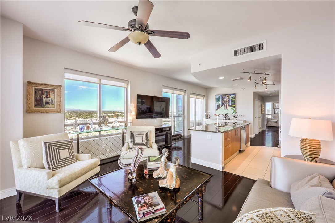 200 W Sahara Avenue 1901