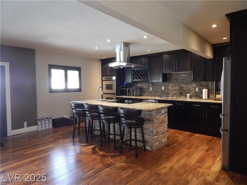 Properties 4 2712 W Oakey Boulevard