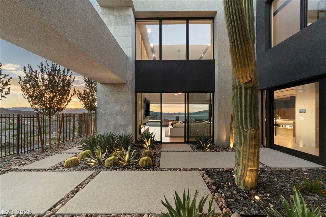 805 Dragons Eye Drive