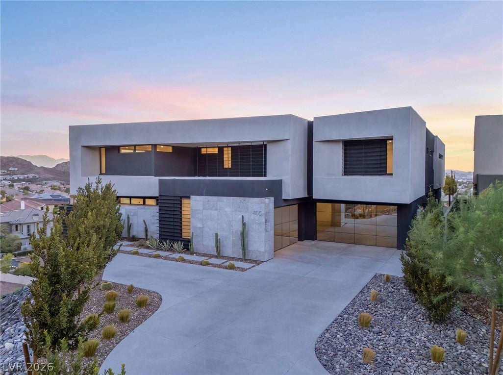 805 Dragons Eye Drive