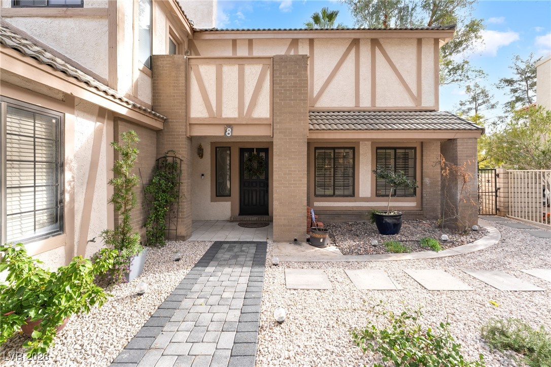 8 Hummingbird Lane