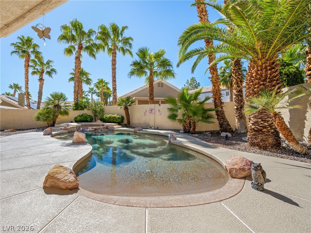 1913 Madagascar Lane