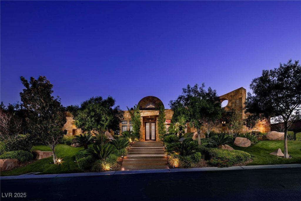 Photo of 15 Golden Sunray Lane, Las Vegas, NV 89135 (MLS # 2710031)