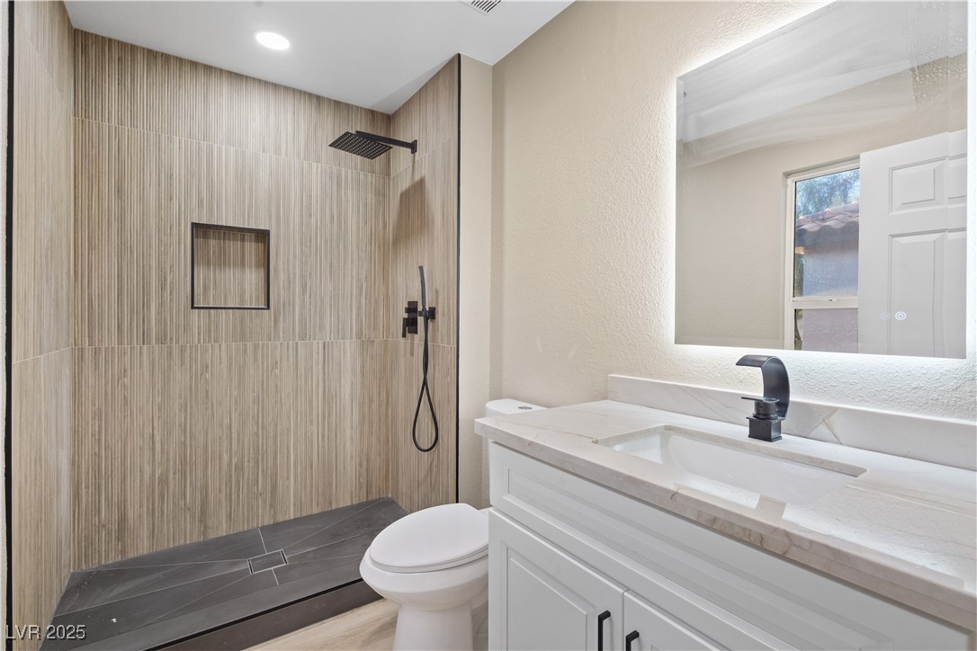 Henderson, Nevada 89052, United States, 5 Bedrooms Bedrooms, ,4 BathroomsBathrooms,Residential,Active,241448