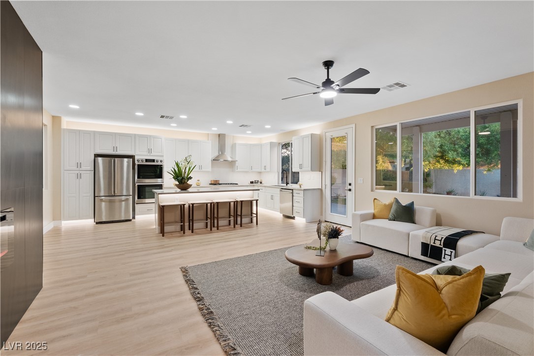 Henderson, Nevada 89052, United States, 5 Bedrooms Bedrooms, ,4 BathroomsBathrooms,Residential,Active,241448