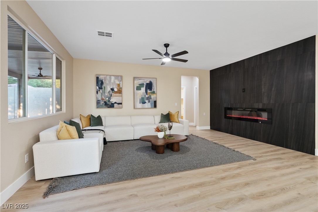 Henderson, Nevada 89052, United States, 5 Bedrooms Bedrooms, ,4 BathroomsBathrooms,Residential,Active,241448