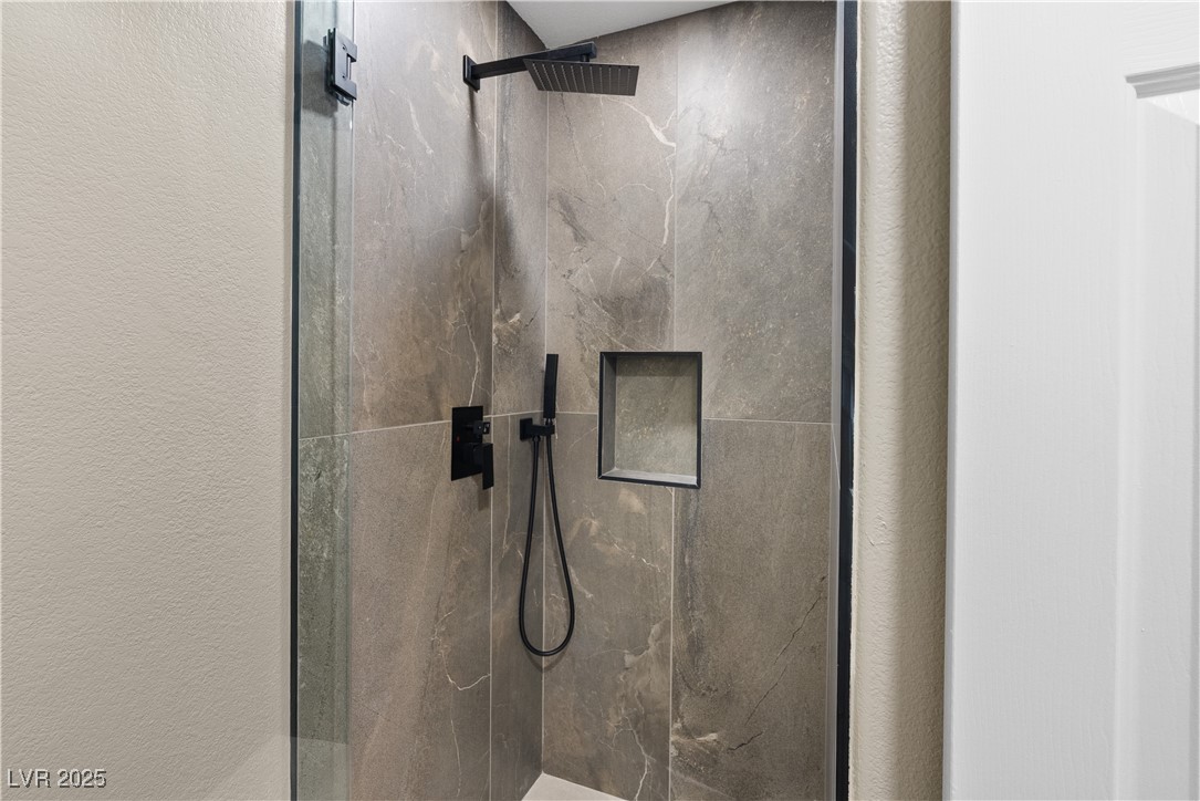 Henderson, Nevada 89052, United States, 5 Bedrooms Bedrooms, ,4 BathroomsBathrooms,Residential,Active,241448