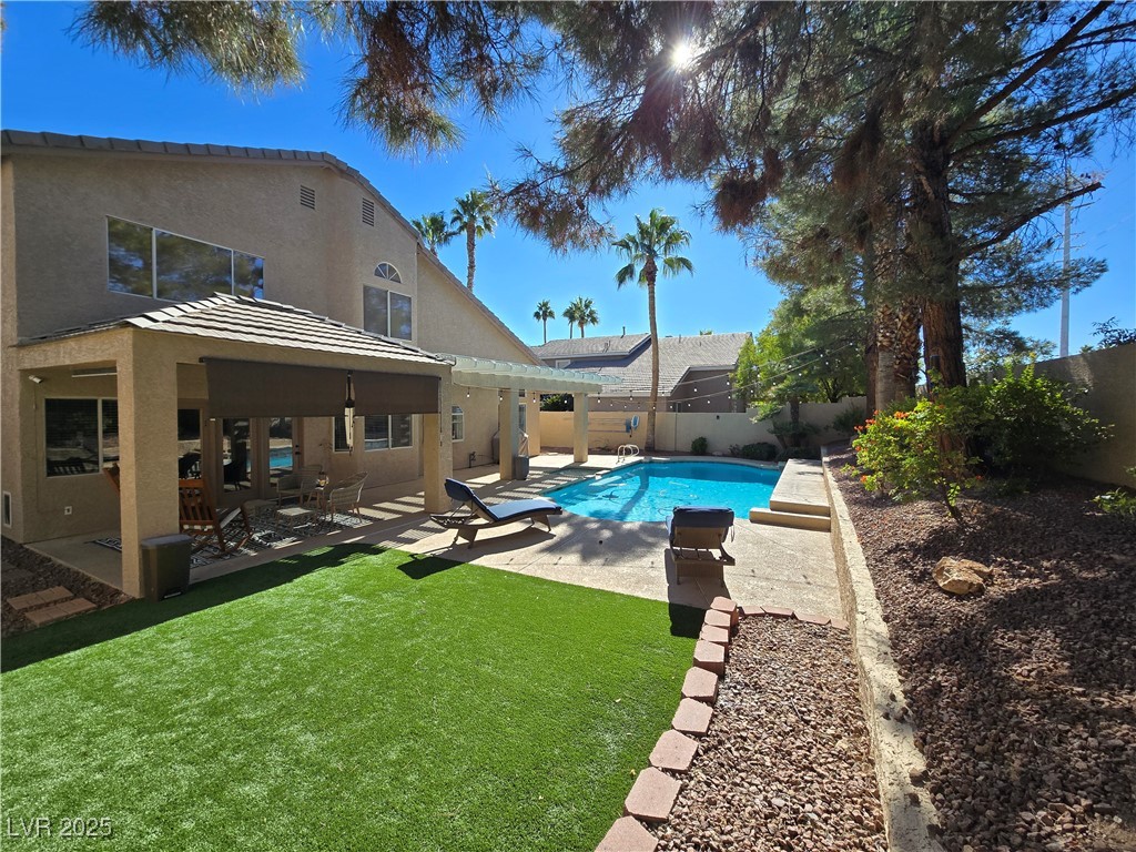 2065 Pinion Springs Drive, Henderson, Nevada image 5
