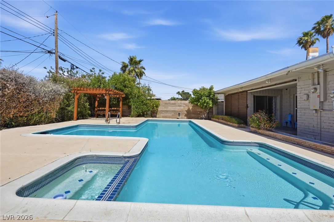 909 Canosa Avenue