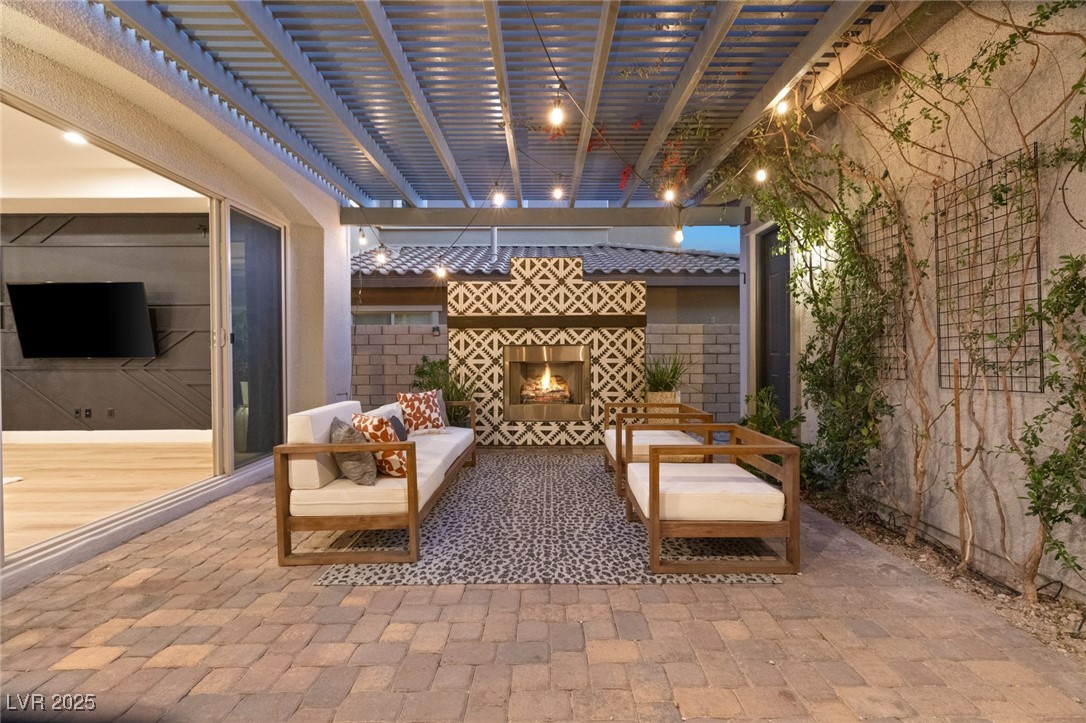 Properties 1 258 CASTELLARI Drive