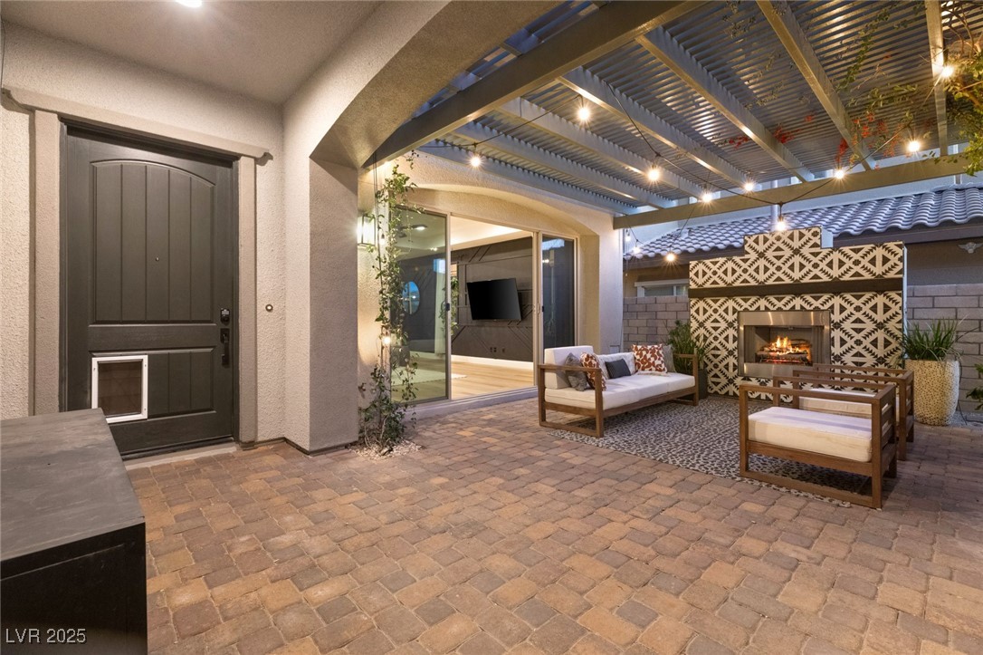 Properties 2 258 CASTELLARI Drive