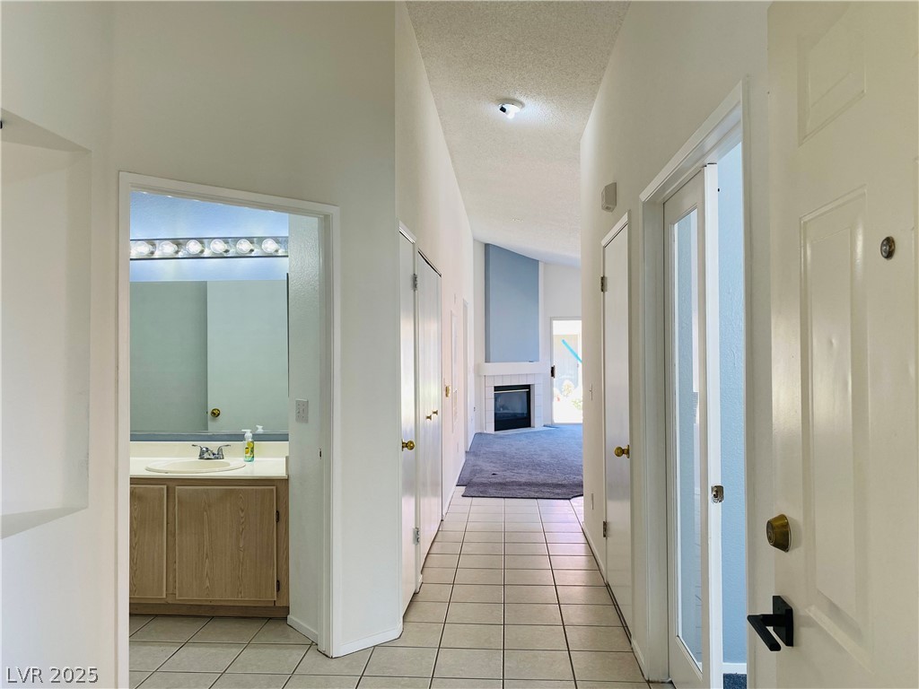 7820 Ravenhollow Lane