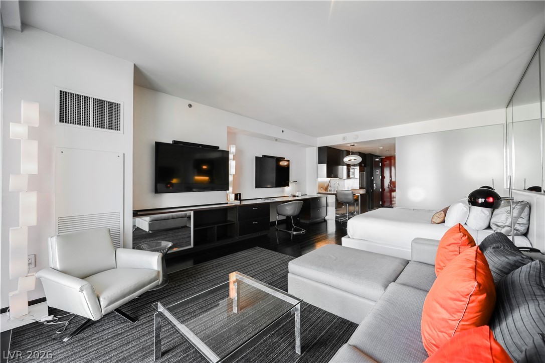 4381 W Flamingo Road 818