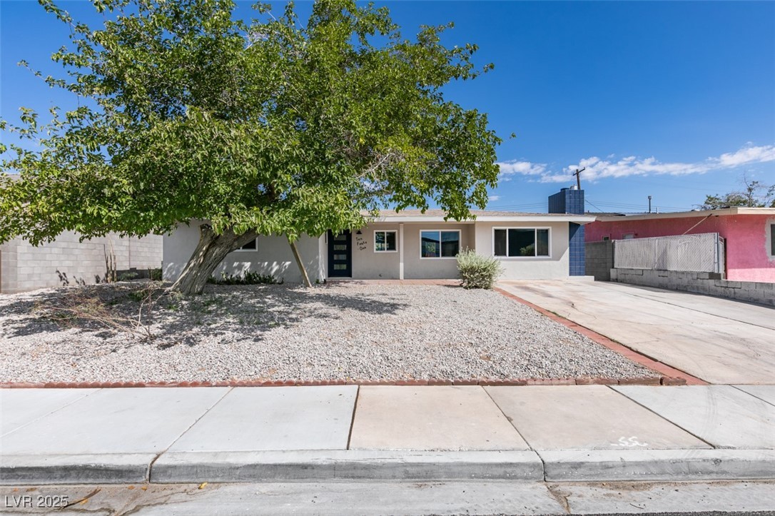 1041 E St Louis Avenue