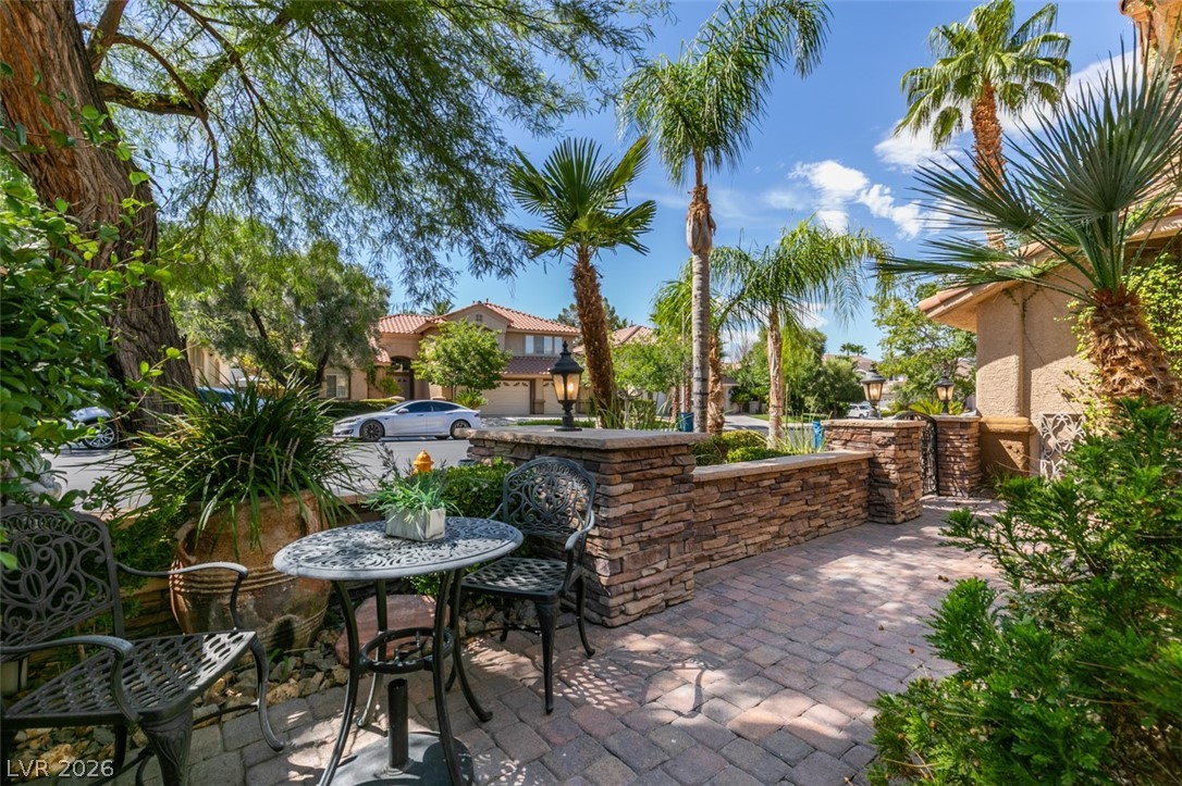 2016 Aspen Oak Street