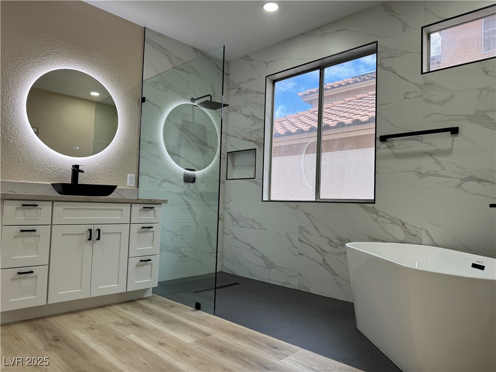 Las Vegas, Nevada 89147, United States, 4 Bedrooms Bedrooms, ,4 BathroomsBathrooms,Residential,Pending,3675