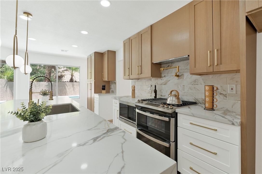 8312 Aqua Spray Avenue