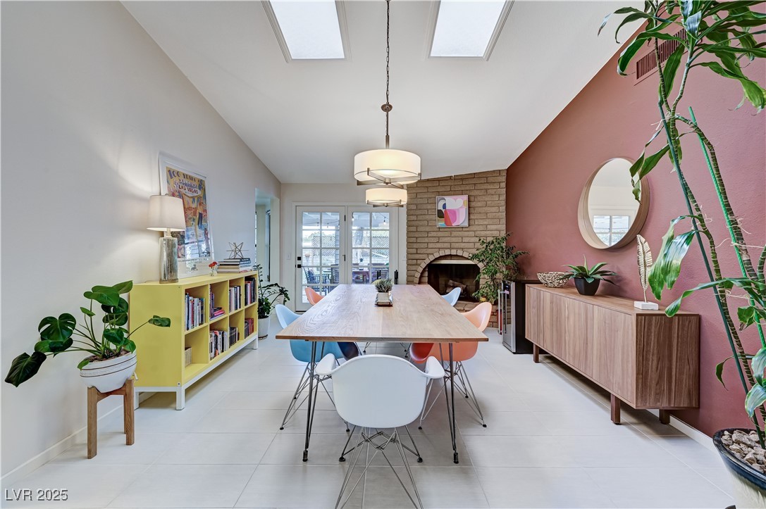 Properties 4 2400 La Solana Way