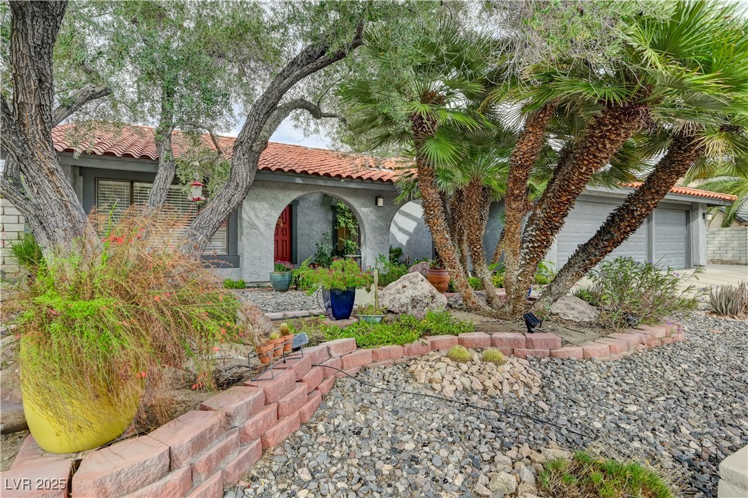 Properties 1 2400 La Solana Way