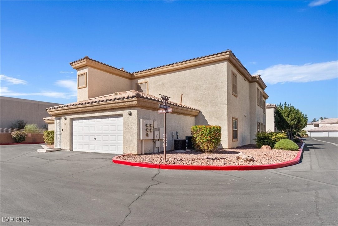 3600 Monarcas Street 202