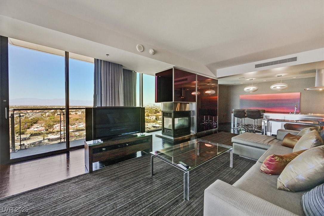 Las Vegas, Nevada 89103, United States, 1 Bedroom Bedrooms, ,2 BathroomsBathrooms,Residential,Active,133120