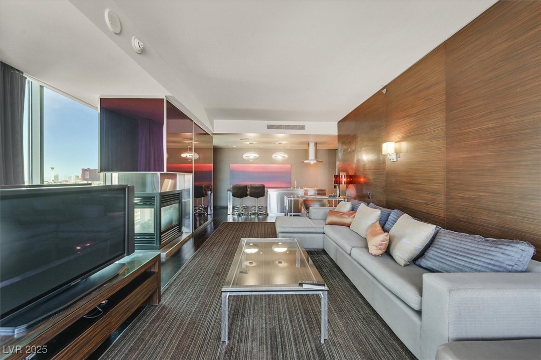 Las Vegas, Nevada 89103, United States, 1 Bedroom Bedrooms, ,2 BathroomsBathrooms,Residential,Active,133120