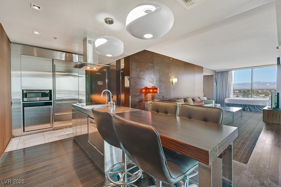 Las Vegas, Nevada 89103, United States, 1 Bedroom Bedrooms, ,2 BathroomsBathrooms,Residential,Active,133120