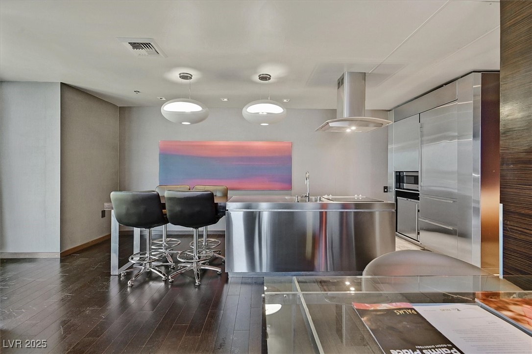 Las Vegas, Nevada 89103, United States, 1 Bedroom Bedrooms, ,2 BathroomsBathrooms,Residential,Active,133120