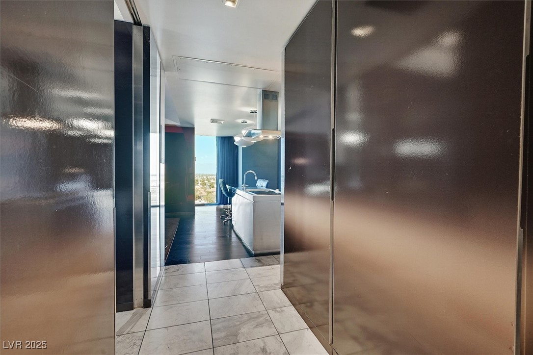 Las Vegas, Nevada 89103, United States, 1 Bedroom Bedrooms, ,2 BathroomsBathrooms,Residential,Active,133120