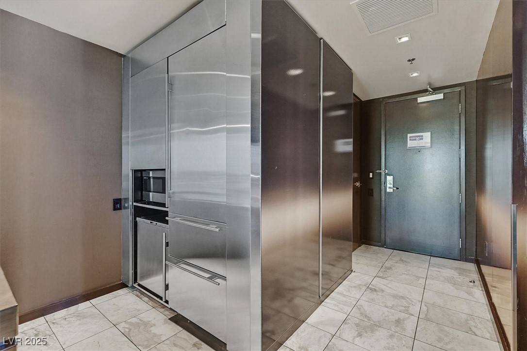 Las Vegas, Nevada 89103, United States, 1 Bedroom Bedrooms, ,2 BathroomsBathrooms,Residential,Active,133120