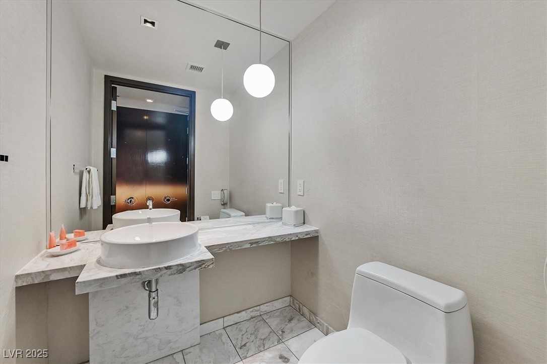 Las Vegas, Nevada 89103, United States, 1 Bedroom Bedrooms, ,2 BathroomsBathrooms,Residential,Active,133120