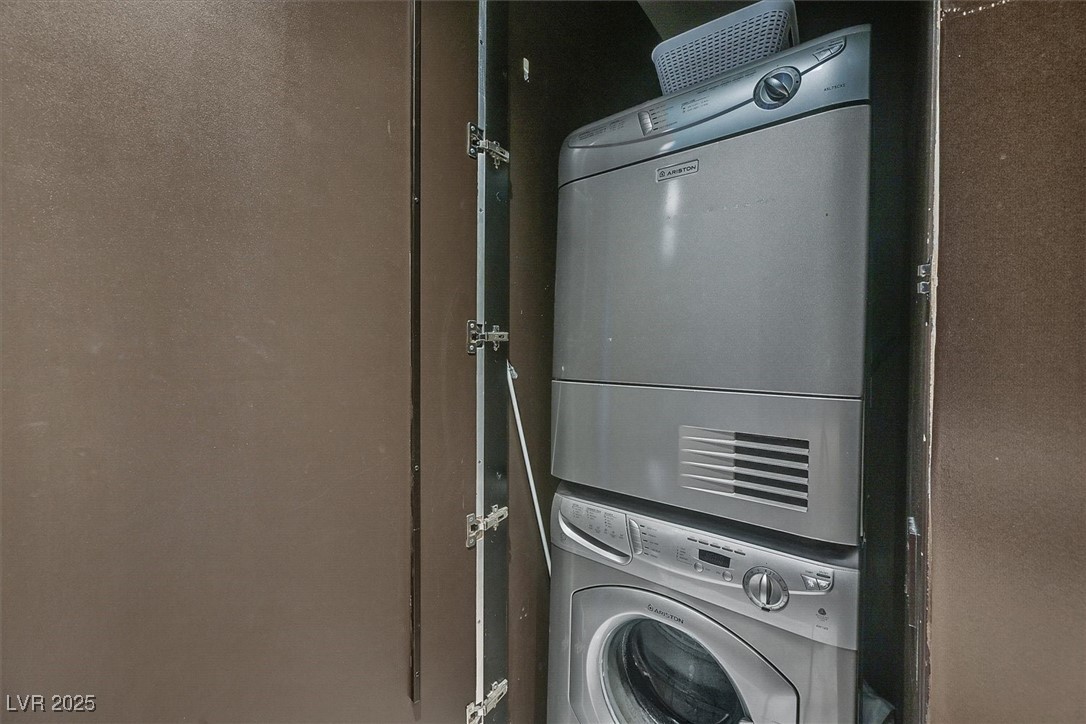 Las Vegas, Nevada 89103, United States, 1 Bedroom Bedrooms, ,2 BathroomsBathrooms,Residential,Active,133120